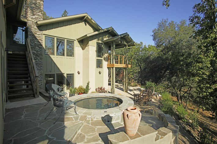 Auburn Hillside
