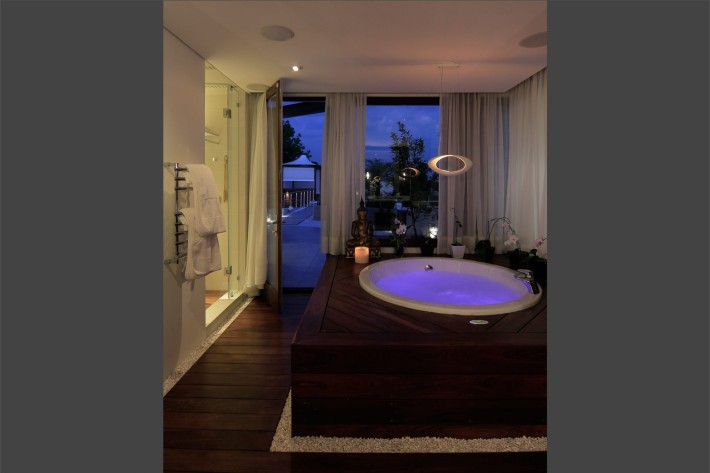 Urban Oasis, Mexico City, full tub - designed by Sage Architecture